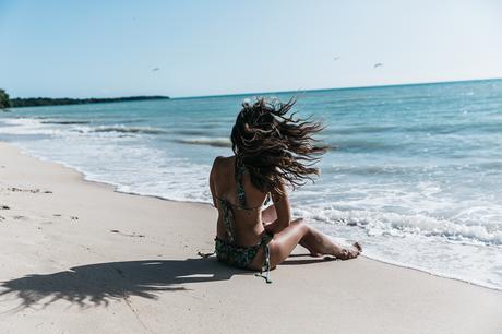 Belmont_Beach-Jamaica-Travels-Collage_On_The_Road-Como_Un_Pez_En_El_Agua-Bikini-Tropical_Print-Summer_Look-Beach-39