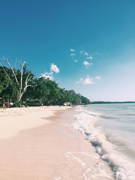 Belmont_Beach-Jamaica-Travels-Collage_On_The_Road-Como_Un_Pez_En_El_Agua-Bikini-Tropical_Print-Summer_Look-Beach-52