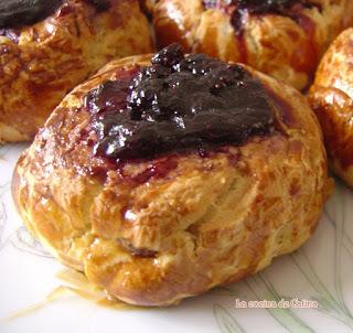 Mustikkapiiraat (bollitos de arándanos)