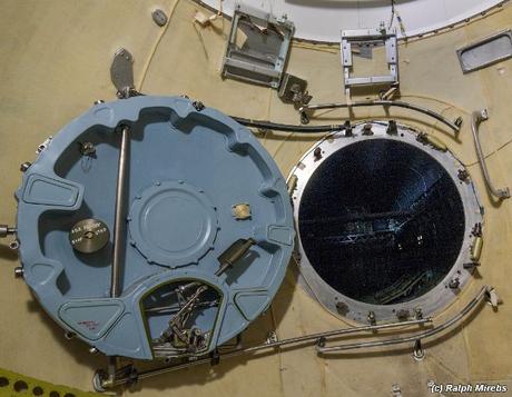 Transbordador espacial ruso abandonado