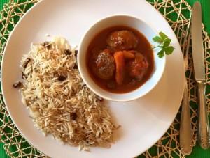 Albóndigas de carne en salsa de tomate, receta chilena Albóndigas de carne en salsa de tomate, receta chilena