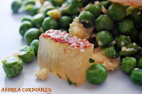 IDEAS DE ENTRANTES O PRIMER PLATO PARA EL  MENÚ DE SAN VALENTÍN. REVUELTO DE GUISANTES CON LANGOSTINOS, GELATINA DE JAMÓN SERRANO Y CRUJIENTE DE GAMBAS