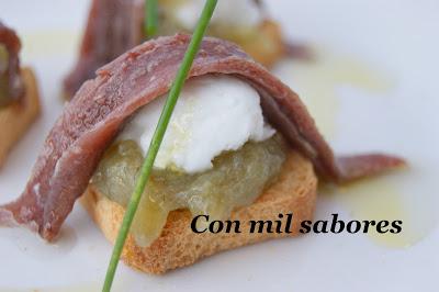 TOSTAS CON MERMELADA DE ALCACHOFAS, ANCHOAS Y QUESO FRESCO DE CABRA