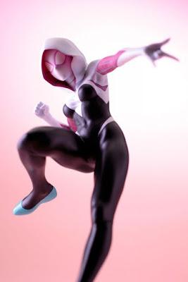 Denle un vistazo a esta figura de Spider-Gwen