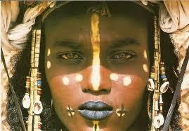 Los wodaabe: mujeres en el poder y un peculiar festival de belleza masculino.