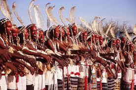 Los wodaabe: mujeres en el poder y un peculiar festival de belleza masculino.