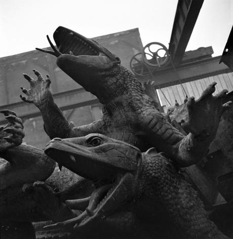 Destrucción por los nazis de las estatuas de París. 