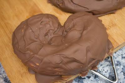 Corazones de palmeritas de chocolate sin azúcar para San Valentín
