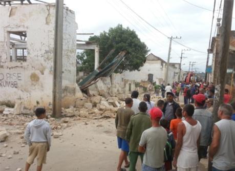Peligrosa demolición en Cuba sin medidas de seguridad
