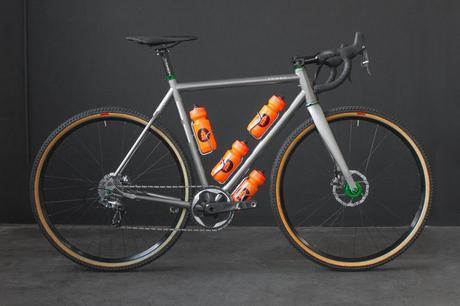 Twin Six lanza dos bicicletas fabricados en titanio: Standard Ti Road y Ti Rando