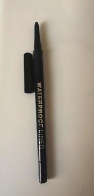 Stage Line: base de maquillaje y eye liner Stage Line: base de maquillaje y eye liner