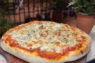 Pizza con salsa napolitana