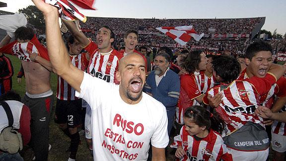 Con angustia: Estudiantes venció a Arsenal y es Campeón