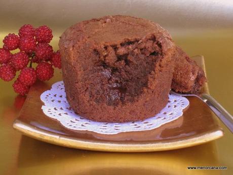 Coulant de chocolate con ganache de cerezas - Recetas de cocina RECETASonline