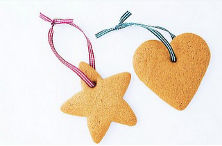 Juguetes Caseros y Ecológicos: Cuentas, abalorios y figuras recortadas