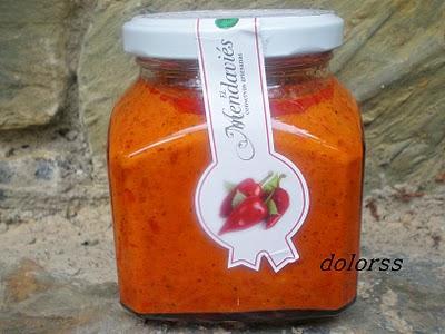 MENHIRES DE BACALAO SOBRE CREMA DE PIQUILLO