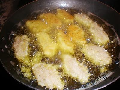 MENHIRES DE BACALAO SOBRE CREMA DE PIQUILLO