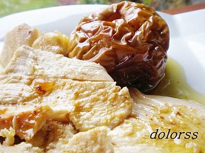 POLLO DE CORRAL RELLENO DE MANZANA (Horno de leña)