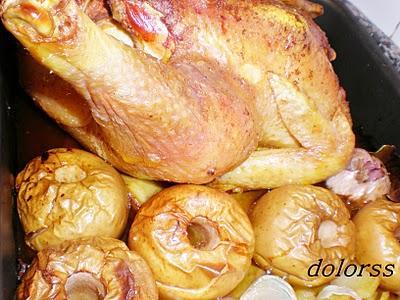 POLLO DE CORRAL RELLENO DE MANZANA (Horno de leña)