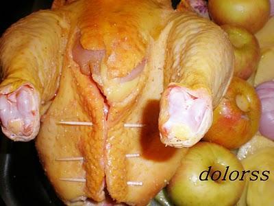 POLLO DE CORRAL RELLENO DE MANZANA (Horno de leña)
