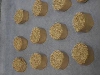 POLVORONES DE CANELA, ALMENDRAS Y AJONJOLÍ