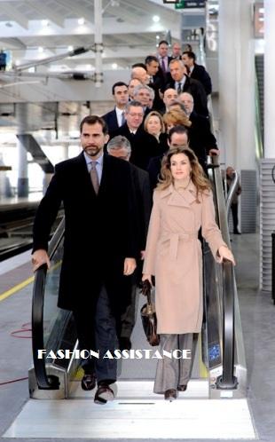 Los Príncipes de Asturias inaguran el Ave Madrid-Cuenca-Albacete. El look de Dña. Letizia