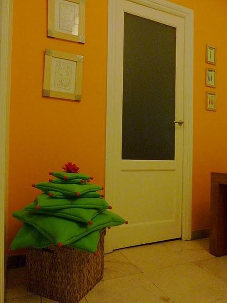 El árbol de navidad de cojines de fieltro de Fufita
