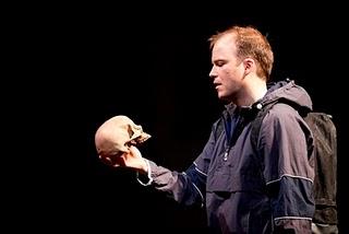 Un emocionante Hamlet en sudadera