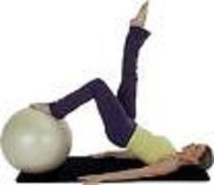Ejercicio Pilates: Puente con pelota gigante Ejercicio Pilates: Puente con pelota gigante