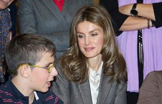 Los Príncipes de Asturias siguen prosiguen con su programa de audiencias en  Zarzuela. El look de Dña. Letizia