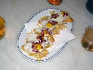 Mini huevo frito con papas