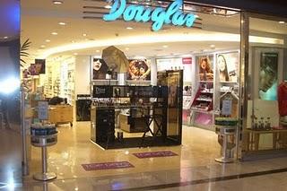 MANICURA Y CURSO DE MAQUILLAJE