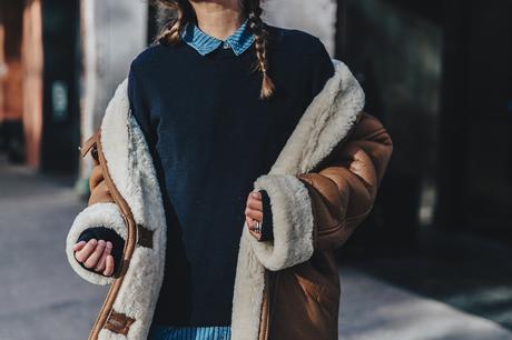 Denim_Lover-Topshop_Jeans-Vintage_Coat-Grey_Scarf-Brown_Booties-Navy_Sweayer-Denim_Shirt-Braids-NYFW-New_York_Fashion_Week-Street_style-Celine_Bag-Vestiaire_Collective-80