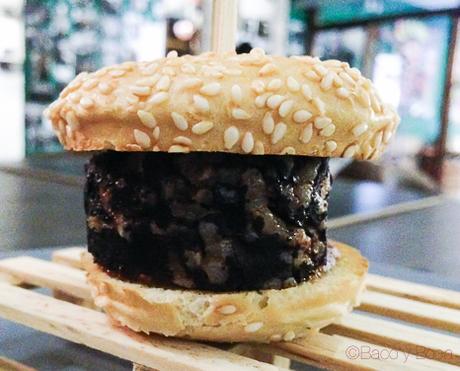miniburguer de morcilla Sasha Bar Barcelona Baco y Boca