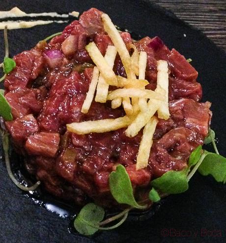 steak tartar en Sasha Bar Barcelona Baco y Boca