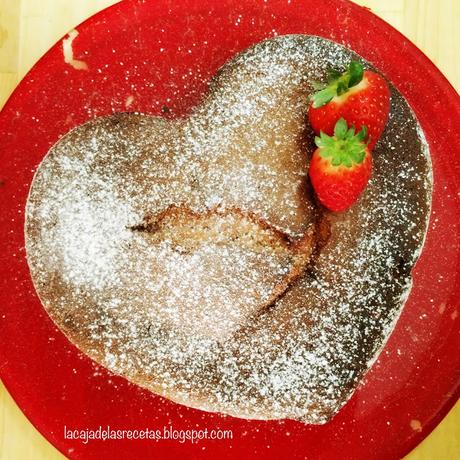 Bizcocho esponjoso sin gluten con limón y fresas