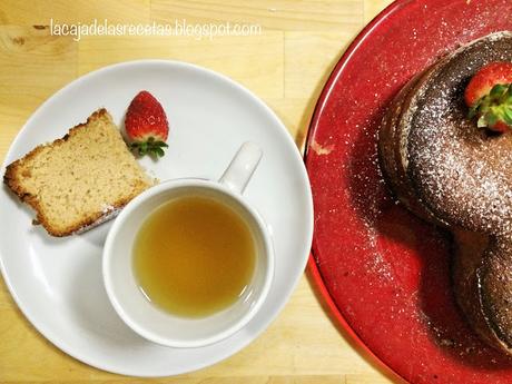 Bizcocho esponjoso sin gluten con limón y fresas