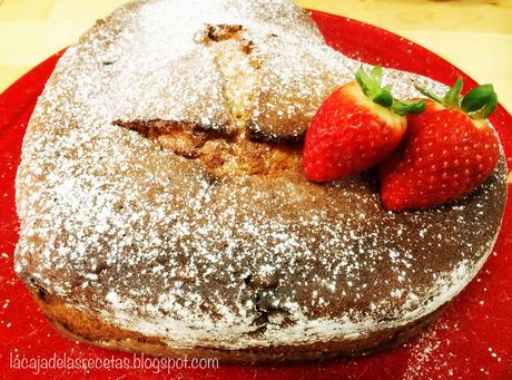 Bizcocho esponjoso sin gluten con limón y fresas