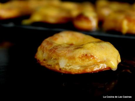 Rosquillas de Hojaldre con Crema y Glaseado de Naranja