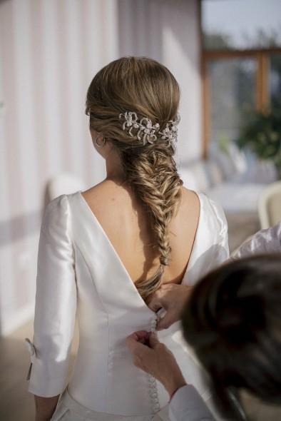 Una boda de invierno en Barcelona vestido novia invierno Rosa Clará www.bodasdecuento.com