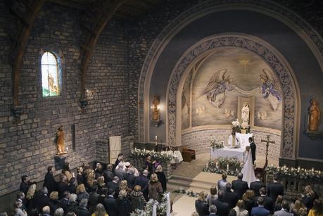 Una boda de invierno en Barcelona ceremonia religiosa en invierno www.bodasdecuento.com