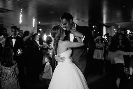 Una boda de invierno en Barcelona baile novios www.bodasdecuento.com