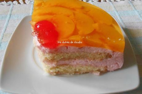 Torta helada con melocotones