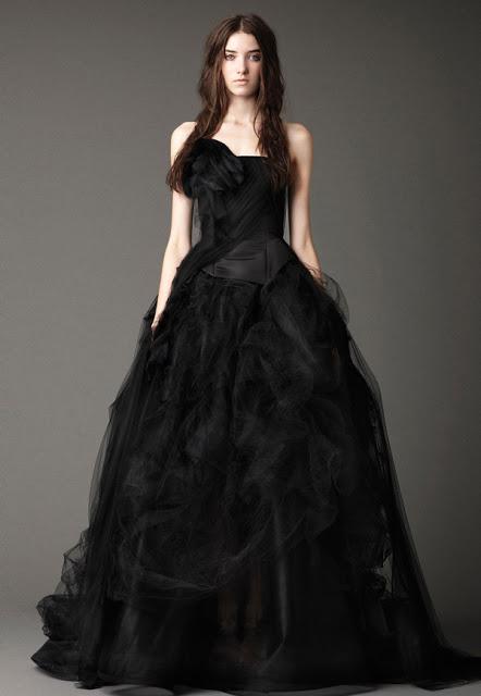Vestido de novia negro - Foto: www.weddingelation.com