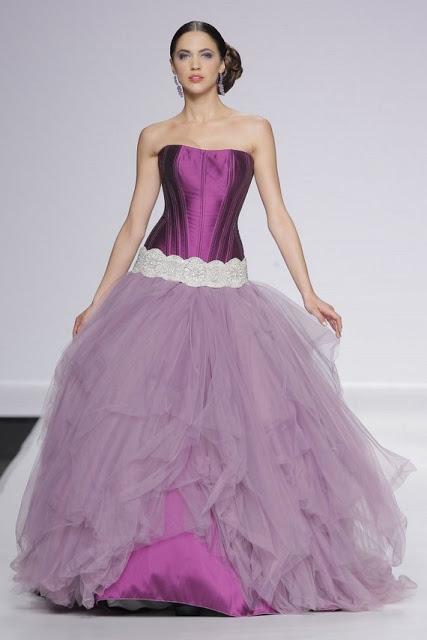 Vestido de novia morado - Foto: www.bezzia.com