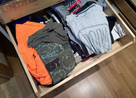 ¡CAMISETAS ORDENADAS! Y TODO A LA VISTA...