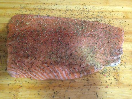 salmón, albahaca, pimientos, cebolla, ajo, especies, calabacín, patatas, salmón especiado con revuelto variado, blog de cocina, solo yo, blog solo yo, 