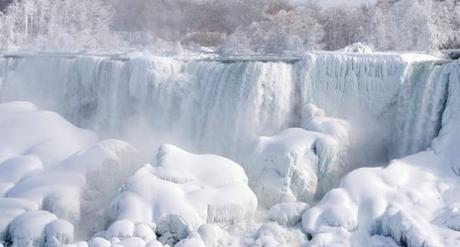 Temporal de frío polar congela las cataratas del Niágara