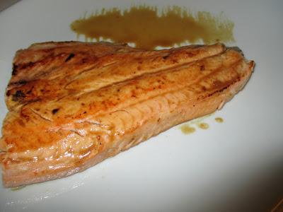 SALMÓN A LA PLANCHA CON ALIÑO