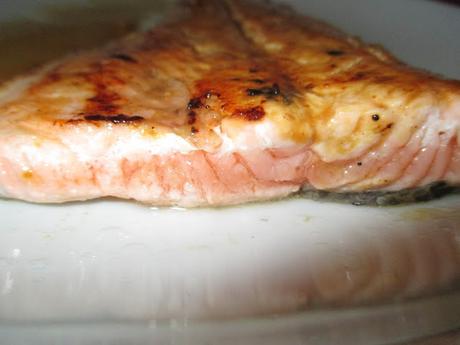 SALMÓN A LA PLANCHA CON ALIÑO